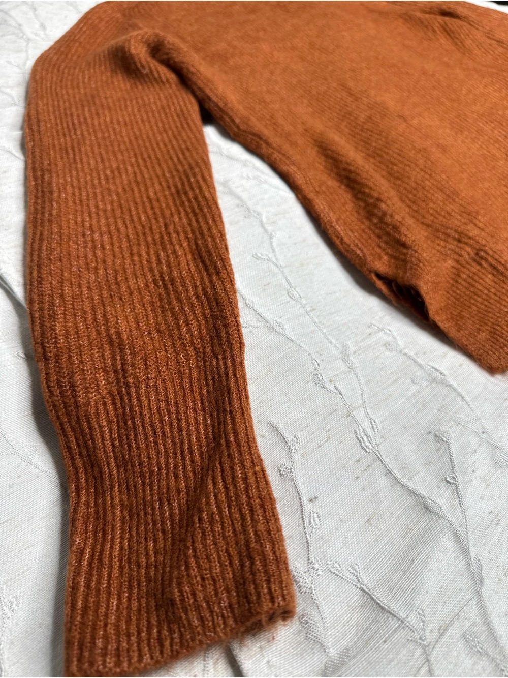 Old Navy Men’s Rust Orange Crewneck Sweater - Picture 6 of 6
